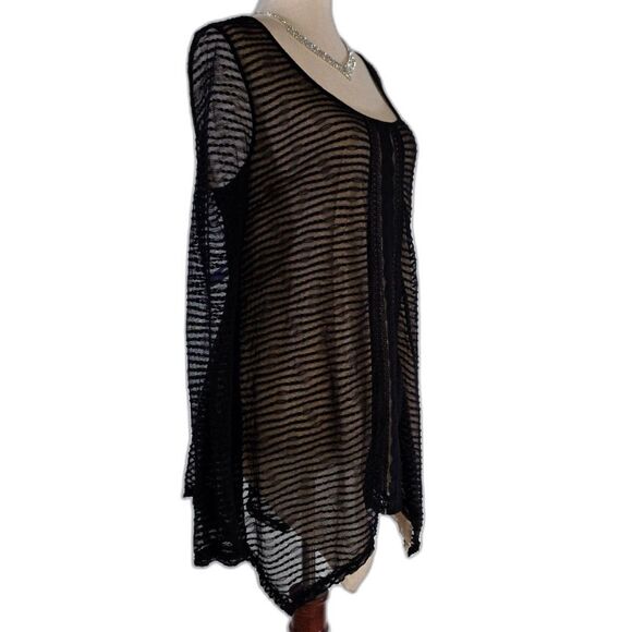 Max Studio Nearly Nude Lacey Layer Top Size Medium - Picture 5 of 11